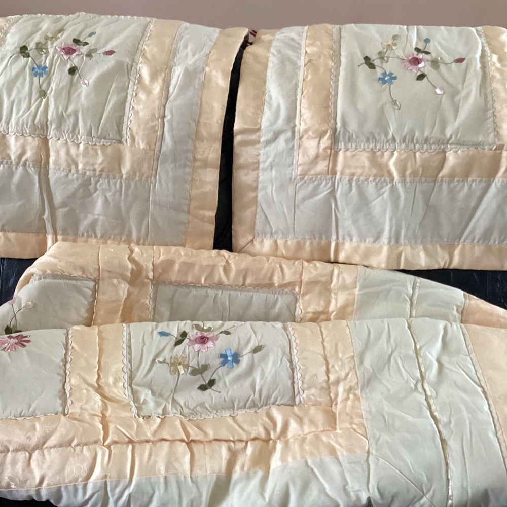 YELLOW FLORAL & RIBBON Quilt NWOT ⚜️ Alexis Ribbon Queen